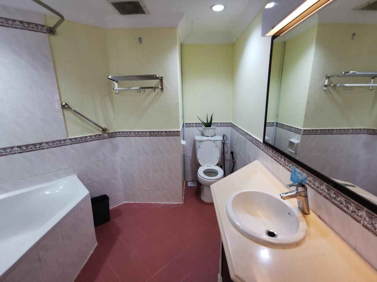 Lotus Desaru Beach Resort, 2 Bdrms, W/Splash Park Bandar Penawar Esterno foto