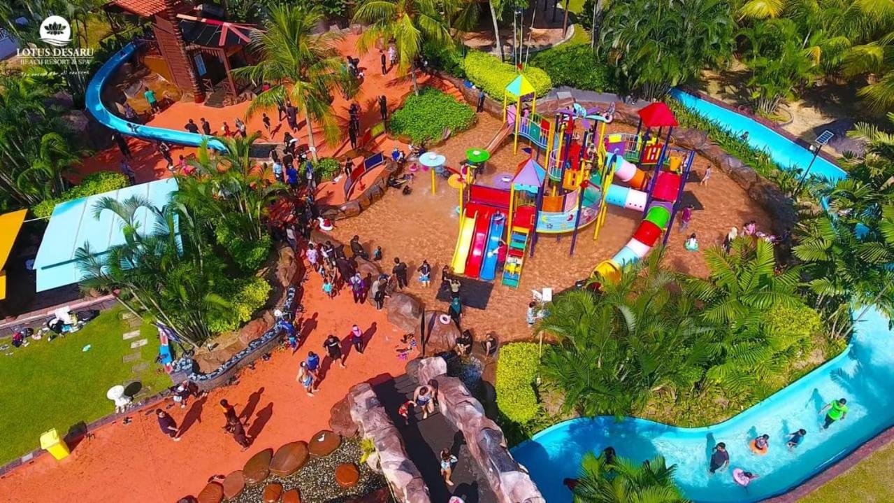 Lotus Desaru Beach Resort, 2 Bdrms, W/Splash Park Bandar Penawar Esterno foto