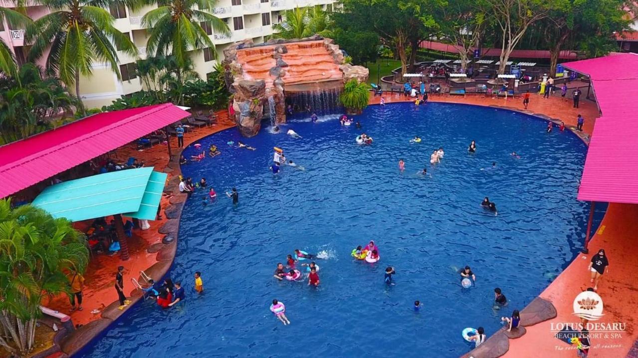 Lotus Desaru Beach Resort, 2 Bdrms, W/Splash Park Bandar Penawar Esterno foto
